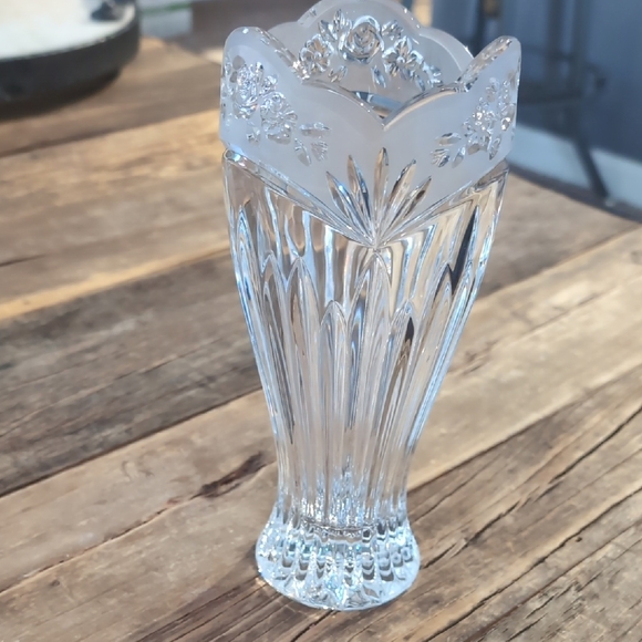 Vintage Elegant Clear Crystal 8" Vase - Picture 2 of 4